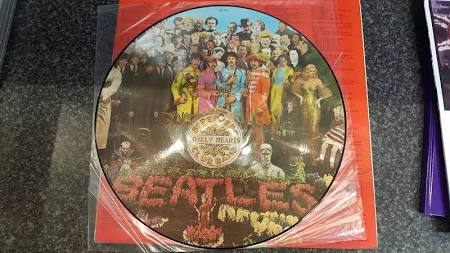 Picture Disc - The Beatles - Sgt. Peppers Lonely Hearts Club Band